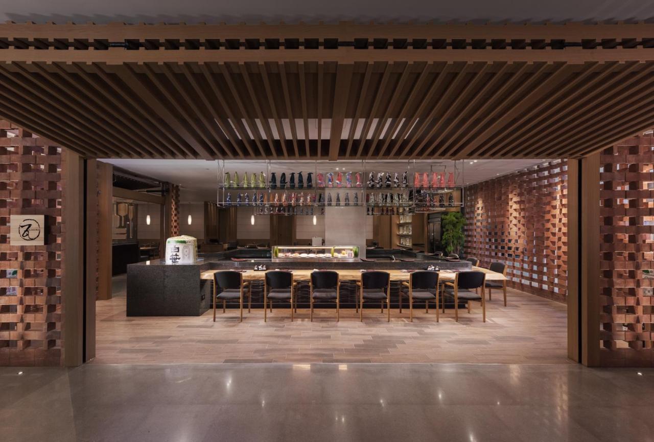 Crowne Plaza Tainan By Ihg Hotel Exterior photo The interior of the restaurant