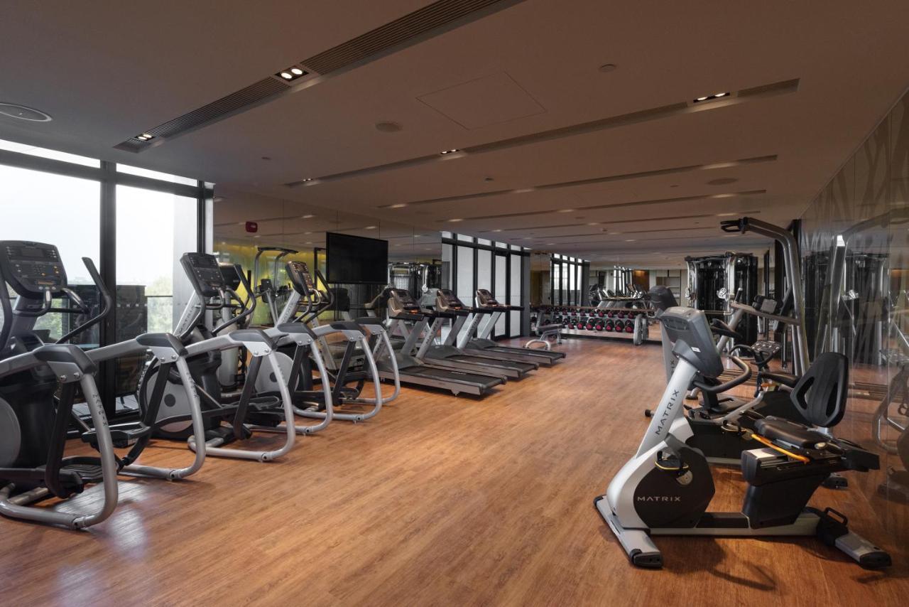 Crowne Plaza Tainan By Ihg Hotel Exterior photo The gym at the hotel