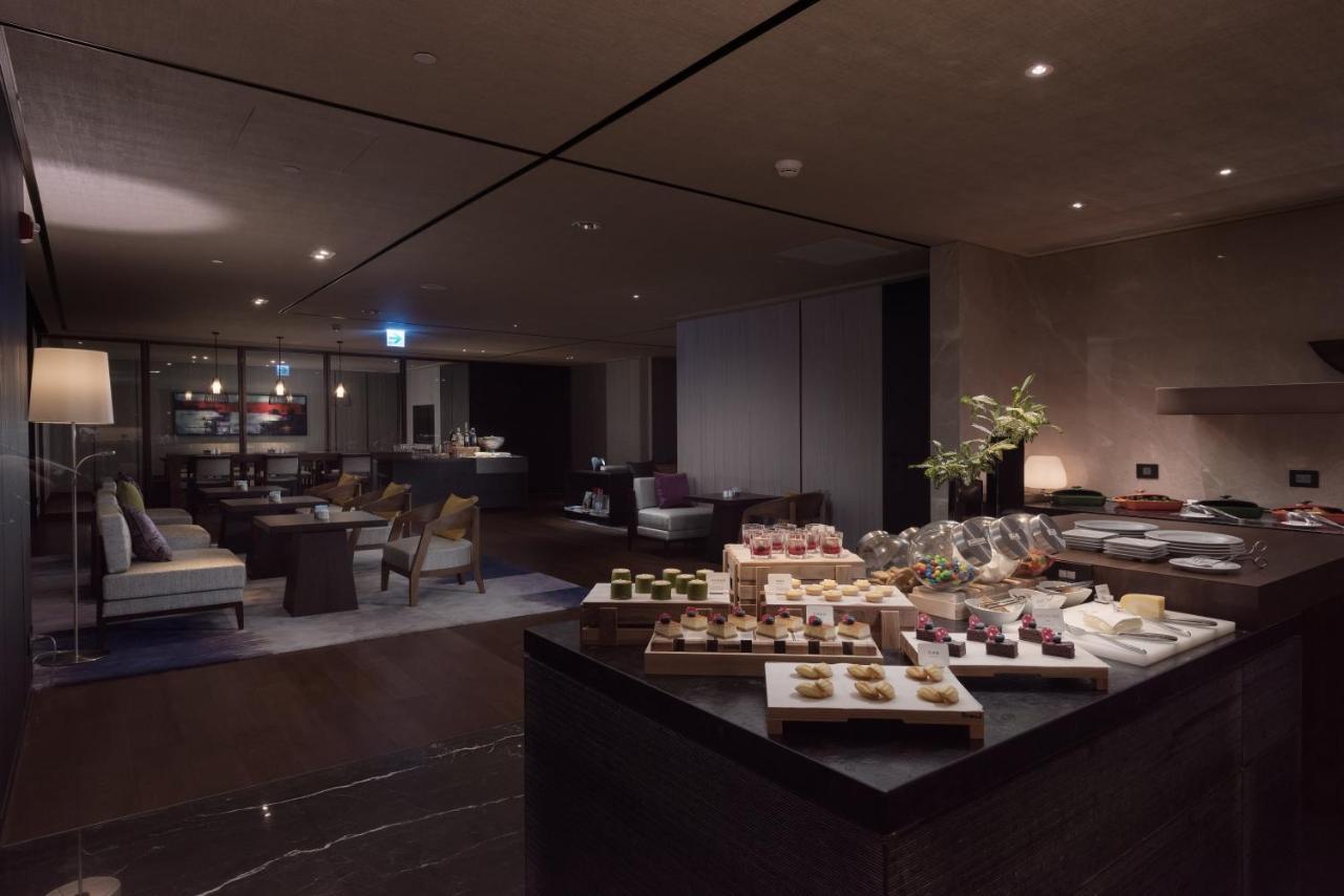 Crowne Plaza Tainan By Ihg Hotel Exterior photo The lounge at the airport