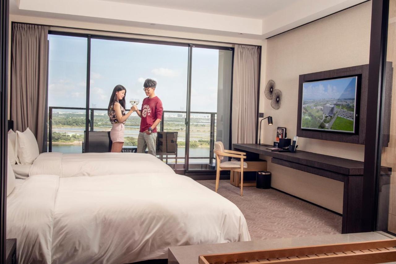 Crowne Plaza Tainan By Ihg Hotel Exterior photo Deluxe Room