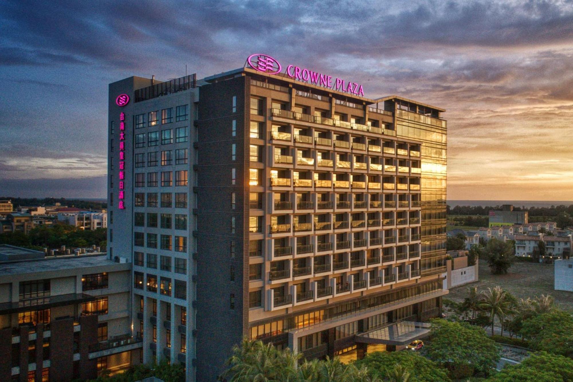 Crowne Plaza Tainan By Ihg Hotel Exterior photo